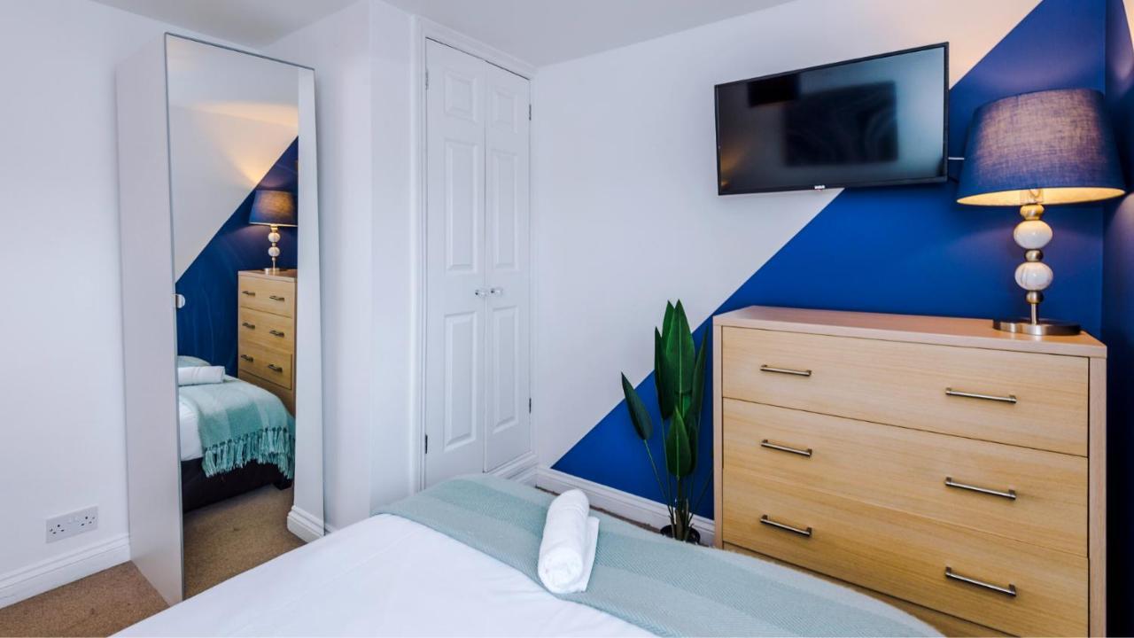 Newhall Road - 4 Bedroom Chester Home - Parking Wervin Exterior foto
