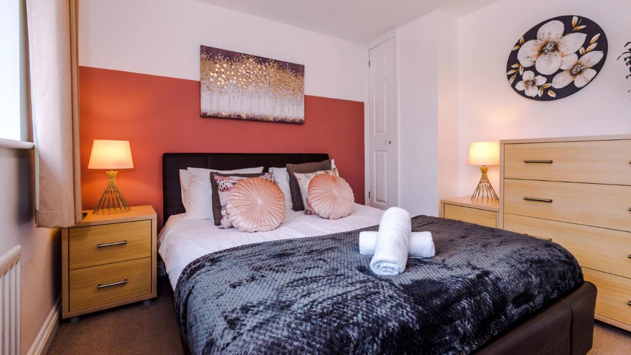 Newhall Road - 4 Bedroom Chester Home - Parking Wervin Exterior foto